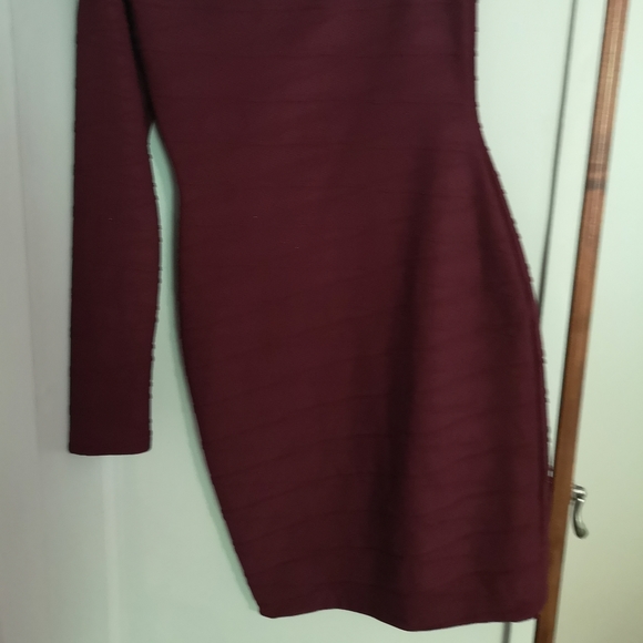 💮 GUESS Burgundy Dress 💮 - Picture 3 of 3
